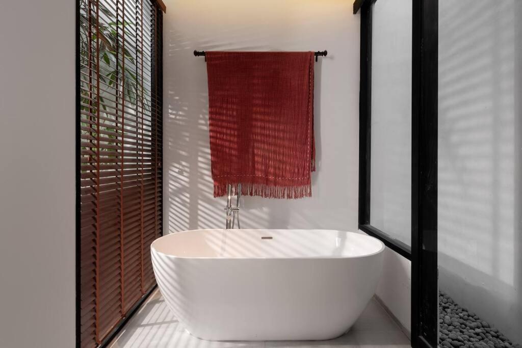 Talisman - Stylish With Rooftop 5 Mins To Villa