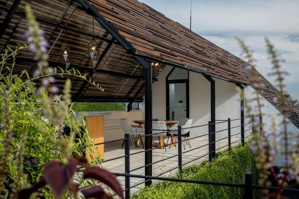 Talisman - Stylish With Rooftop 5 Mins To