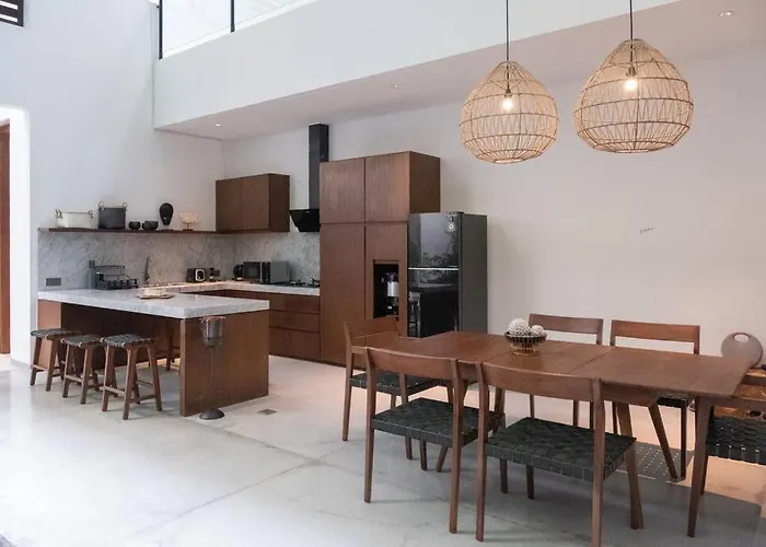 Villa Talisman - Stylish Canggu With Rooftop Villa 5 Mins To Beach